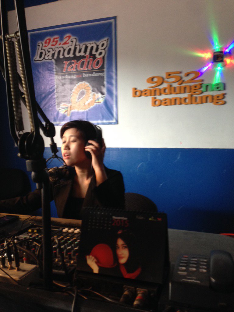 bandungradio952's tweet photo. ini dia finalis 01 #LPR2015 lomba penyiar radio #Bandung #SumpahAh https://t.co/V3BRSATudv