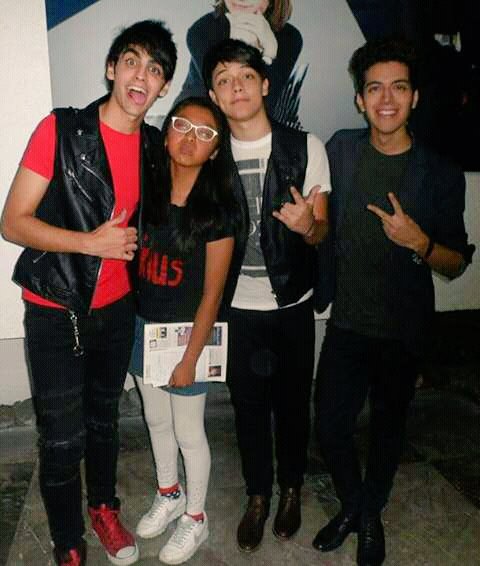 jaazmaree's tweet photo. Sueños cumplidos/ Metas alcanzadas 3/4 😭💜✋
No van a detenerme hasta abrazar a los Rush :'3
💜Sonus💜MAGIC!💜Alex Hoyer💜 https://t.co/XkoXe37SRf