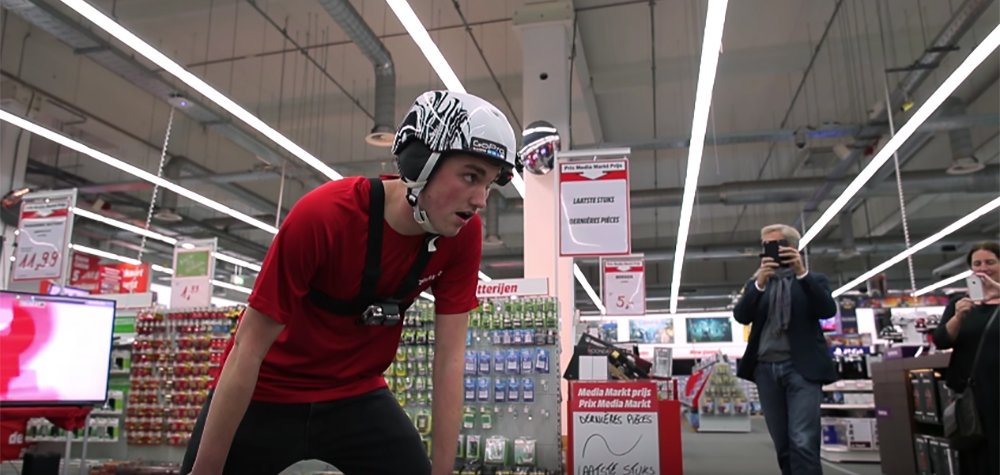 creapills's tweet photo. Ce client a 100 secondes pour s'emparer gratuitement de ce qu'il veut dans ce magasin - https://t.co/hcLeBQi4Nu https://t.co/k0wVEWYEkW