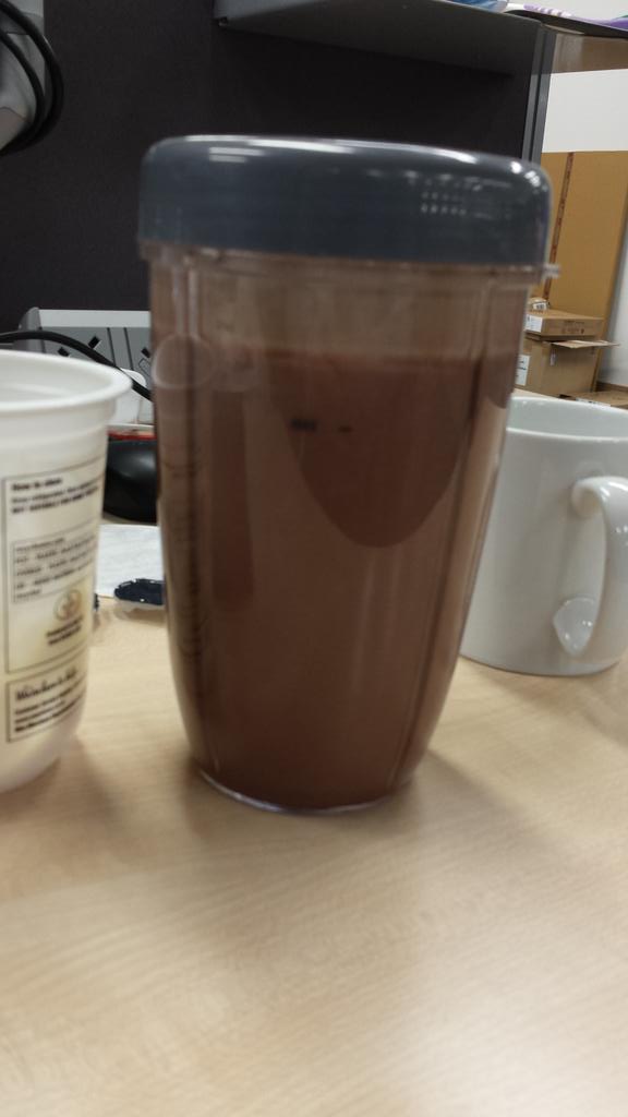 Matthew_91's tweet photo. 1800 cals shake, yeah 1800.. tastes like Reese's Pieces too! #gettingmychubon #winteriscoming #yumyum https://t.co/8pbv2WpZIE