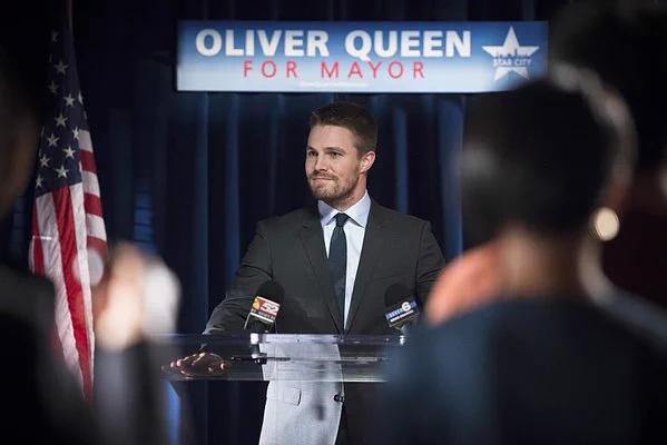 Rorolicity's tweet photo. #Arrow day!!!! Yay! #VoteForQueen https://t.co/w2zChQpHzL