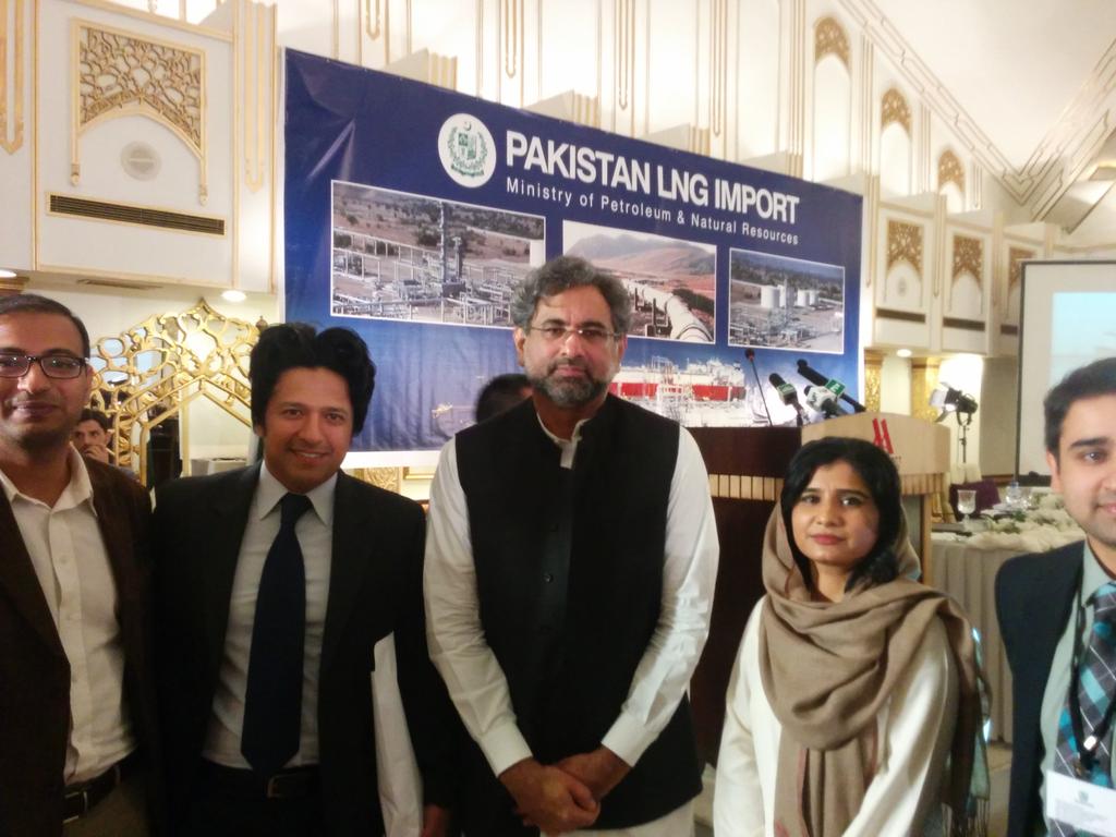 PmduPakistan's tweet photo. PMDU team with Mr. Shahid Khaqan Abbasi at Pakistan LNG Import conference #LNG https://t.co/3PVXWlJERO