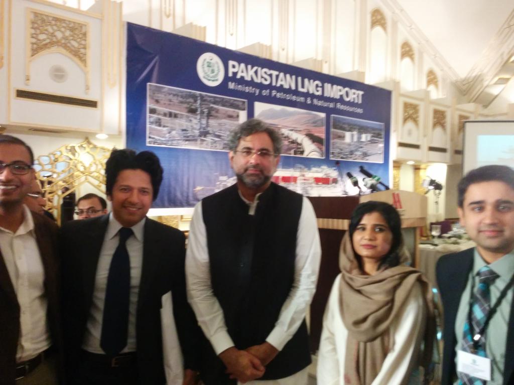 PmduPakistan's tweet photo. PMDU team with Mr. Shahid Khaqan Abbasi at Pakistan LNG Import conference #LNG https://t.co/3PVXWlJERO