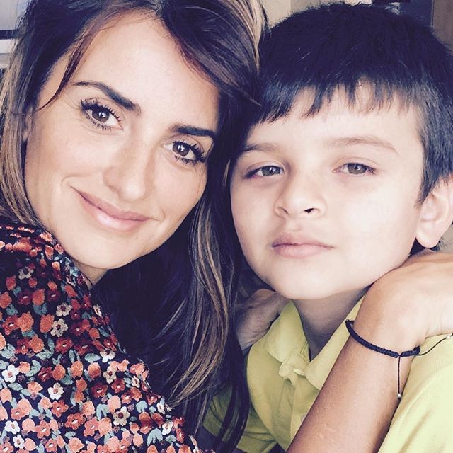 女優のペネロペ クルスがインスタグラムを開始 記念すべき初投稿は 白血病の子供達を支援するnpo団体に関するポストで 私の美しい友達 ルーカスよ と写真にコメント C Instagram Penelopecruz フロントロウ編集部 Scoopnest