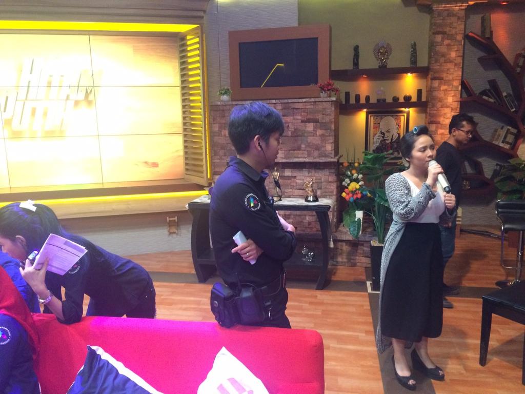 SonyMusicID's tweet photo. #SonyBuzz Hari ini @gitagut ada di acara @HitamPutihT7 jam 17.00 LIVE nonton ya GitaLovers! Intip rehearsalnya yuk https://t.co/UL3zIDX6jq