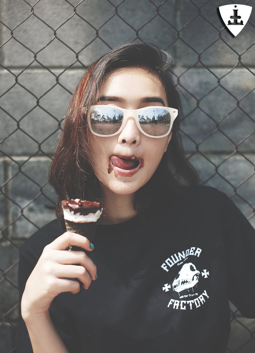 hdoffle's tweet photo. RT "@FOUNDERFACT: T-SHIRT KODE : BONED IDR : 120.000 ORDER ONLINE sms/wa : 087825247921 LINE : FOUNDER666 https://t.co/0HPTWEsjzN"