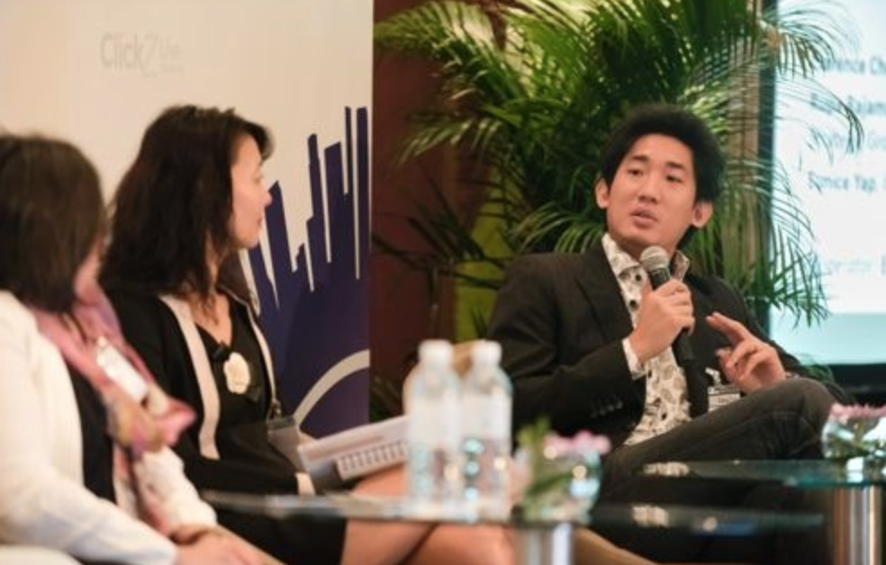clickzlive's tweet photo. The best #DigitalStrategy starts with #DigitalTransformation @sophie_clickz #CZLSG #Mobile https://t.co/nRenhOmh8z https://t.co/x1SyvW7FdI
