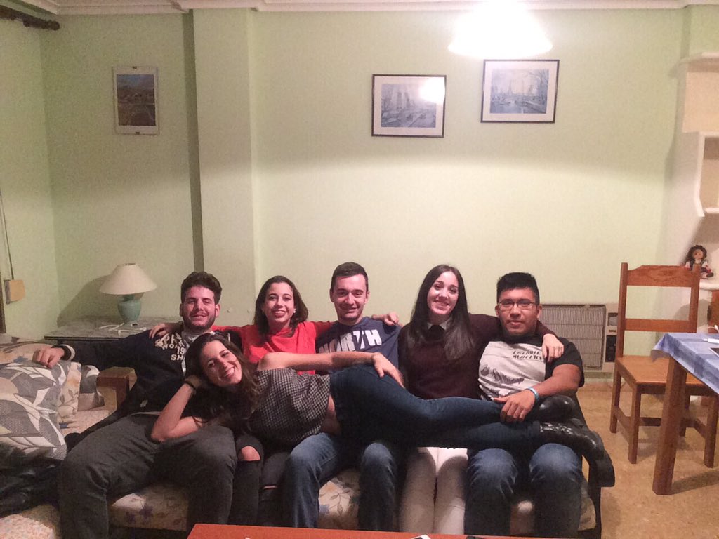 esthermf18's tweet photo. Así somos 😎🔝🤓 @PabloH_11 @nestor_26 @vicente396 @luciaro10 @anaamat96 https://t.co/Hwajo7nwDX