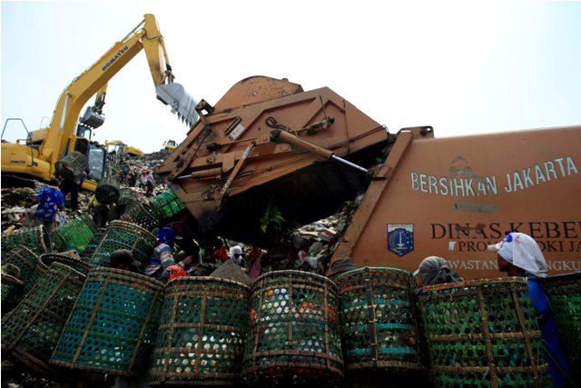 Metro_TV's tweet photo. Tiga Dosa Pemprov DKI dalam Perjanjian Sampah Bantar Gebang https://t.co/ab0b1AmAhD https://t.co/e8EJtYn2sz