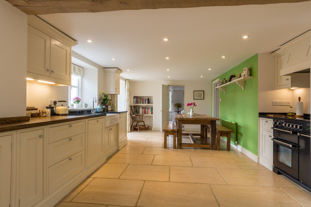 James_Pyle's tweet photo. * FOR SALE *BEAUTIFUL #Cotswold stone period #house situated in #Crudwell Visit - https://t.co/GwXgmpezM0
#JamesPyle https://t.co/UGetv61oD3