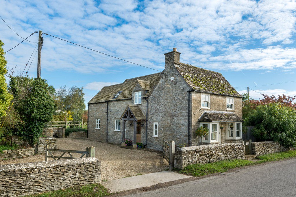 James_Pyle's tweet photo. * FOR SALE *BEAUTIFUL #Cotswold stone period #house situated in #Crudwell Visit - https://t.co/GwXgmpezM0
#JamesPyle https://t.co/UGetv61oD3