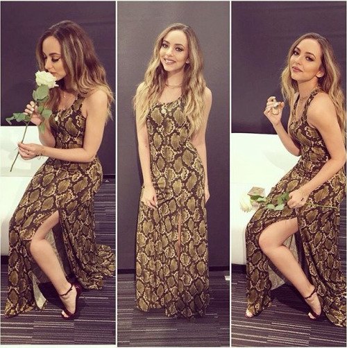 LMFrenchArmy's tweet photo. "#GoldMagicPerfume signing, je porte @michaelkors ๐๐ merci ร Bluewater pour leur hospitalitรฉ et leurs fleurs, le - https://t.co/xXxVnE7mCj