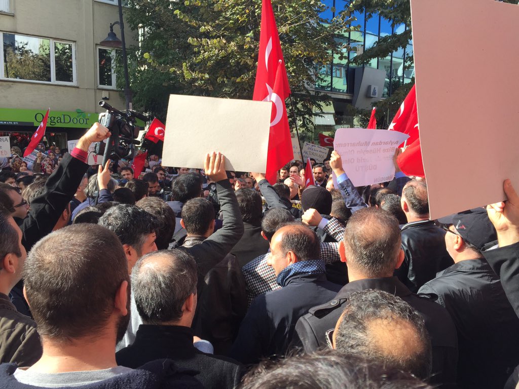 Paktasimais's tweet photo. Şafak Pavey: Kırşehirde kitapevi yakalanlar burada televizyon basıyor. Tek nedeni çaldılarülkeyi başımıza yıkıyorlar https://t.co/uQ2CrsDToP