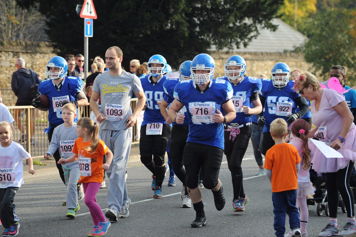 GreatEasternRun's tweet photo. @SaxonsFootball what a great idea to run as American football players to support one of your players #PerkinsRun https://t.co/3fXzDInGpZ