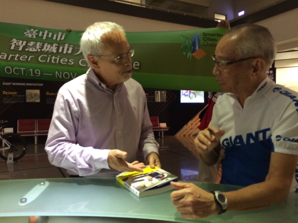 oacalderon1's tweet photo. 81 years old and still cycling to work, not to mention cycling around Taiwan in 12 days! https://t.co/vhWq52gcH6