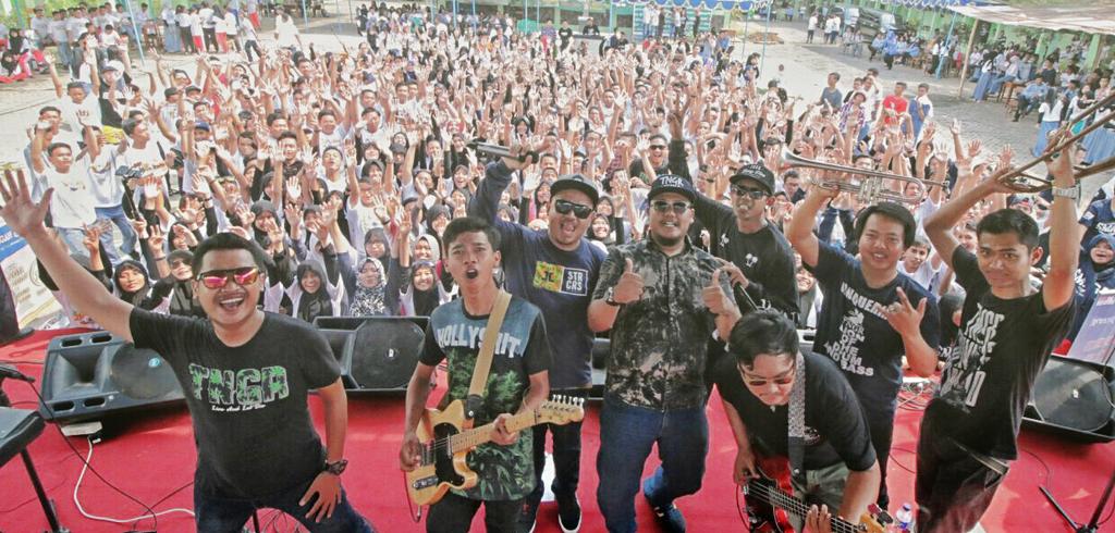 Terimaksih teman2 SMAN 3 klaten privat party nyahh, sangat menyenangkan ! #bravesboyday #starcross #tngrdeadly