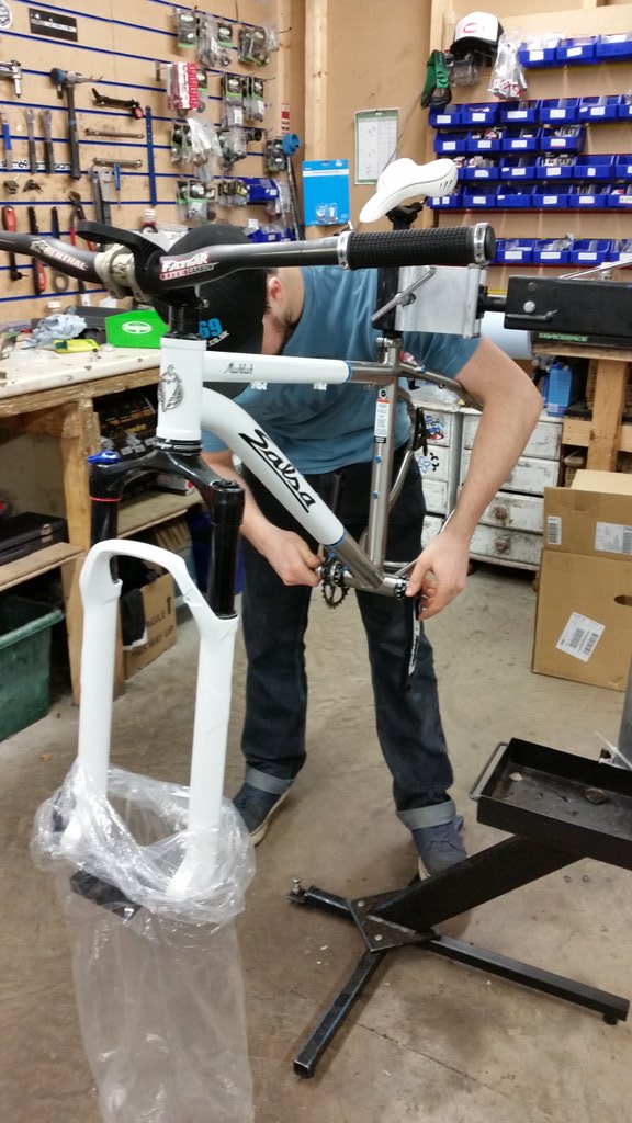 slamsixtynine's tweet photo. More fat coming. This is very special. @salsacycles @slamsixtynine #fatbike #ilovefatties #smokestonebikes #fat69 https://t.co/3sh4MLWoUh