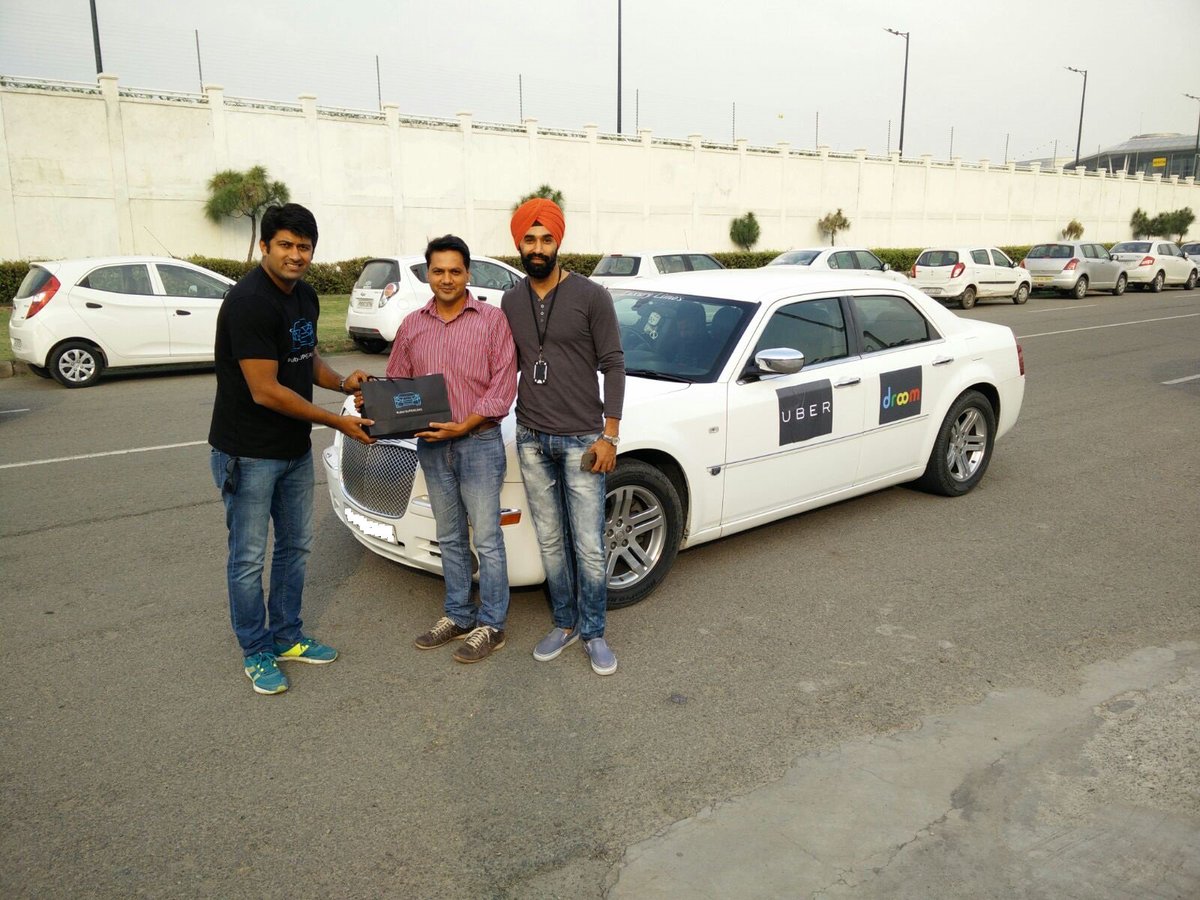 letsdroom's tweet photo. Delivering a package of happiness! #UberSUPERCARS @letsdroom @Uber_India https://t.co/hqJxtNzeFm