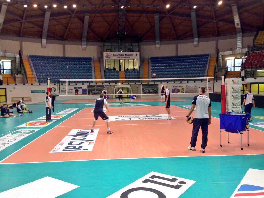 trentinovolley's tweet photo. #PalaIper di #Monza, la rifinitura mattutina dei #CampionidItalia https://t.co/Ct3RpoHUUz