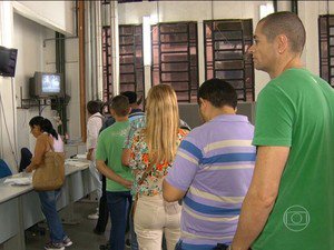 g1's tweet photo. Nosso inferno burocrático piorou. Leia no blog do @gurovitz https://t.co/1Pxixgyv9d #G1 https://t.co/UPGI9BwmjK