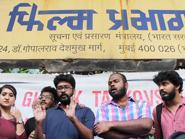 THexplains's tweet photo. FTII students call off 139-day strike, will return to classes but continue protests : https://t.co/4DhLafAm3q #FTII https://t.co/ornL3TCqOf