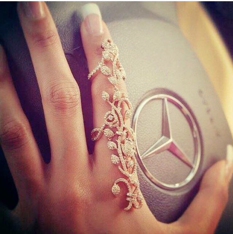 LussoAtl's tweet photo. #luxuryNailArt #dressUp #dress2kill #luxurynailsbyGurpreet #lussoATL #allthingsluxury https://t.co/itkxUCkGl5