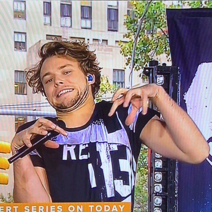 allisonkellyn's tweet photo. "Get a shot of the drummer"

Ashton: 

#5SOSTODAY https://t.co/JDpDay9BOB