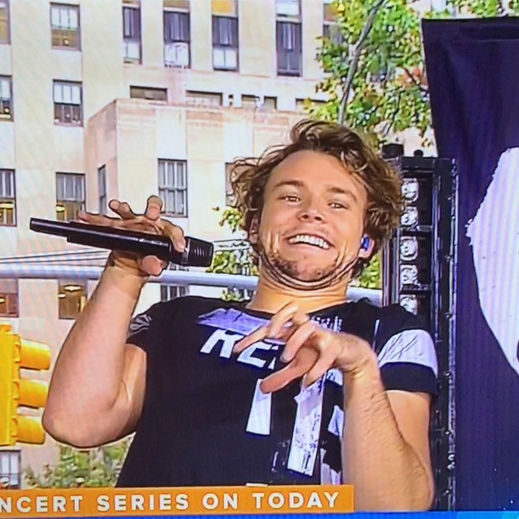 allisonkellyn's tweet photo. "Get a shot of the drummer"

Ashton: 

#5SOSTODAY https://t.co/JDpDay9BOB
