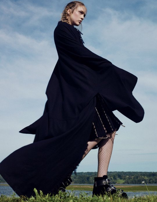 RevoRish's tweet photo. moonlight upon me 🌙 #InterviewRussia #Fashion #Photography #RobbieFimmano https://t.co/IDuHmE2cya https://t.co/dzxE24kadv