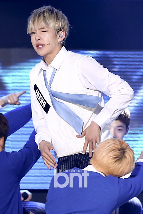 SEVENTEEN_TH's tweet photo. 151027 SEVENTEEN @ The Show https://t.co/qQYaDsULqy
