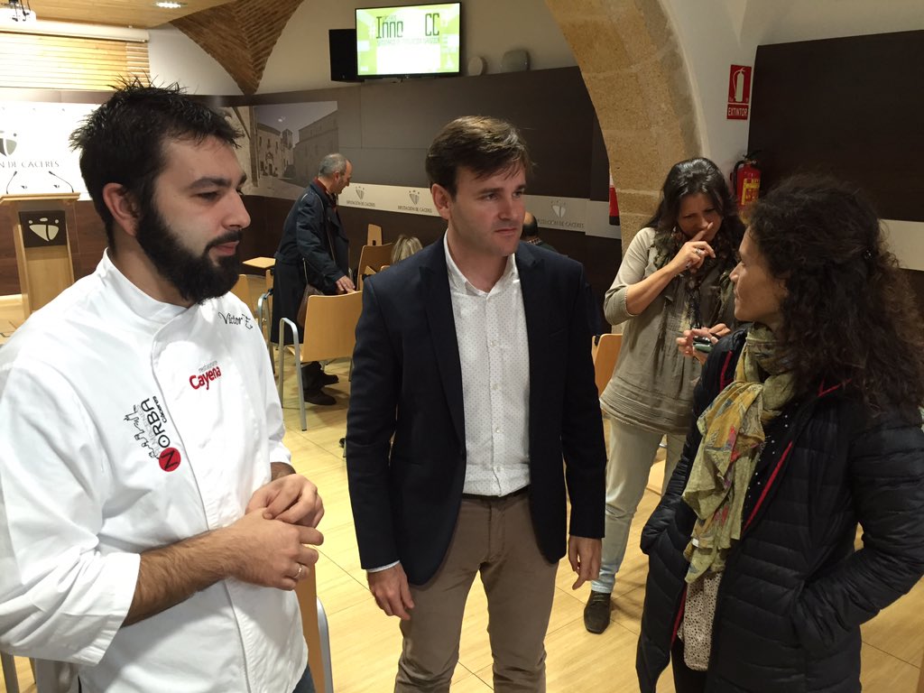 DiputacionCC's tweet photo. .@grandecano: "Bloggers y chefs de renombre dinamizarán la Capitalidad Gastronómica y Tentaciones 2015" https://t.co/WWUfNY7fzP