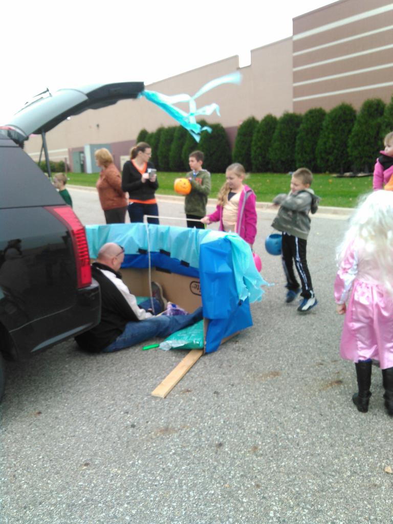 planogodess's tweet photo. The first Target family Trunk and Treat was a success #whatmattersmost @saragrabbe @targetbronte @alschrotenboer https://t.co/tlcSVnIBZb