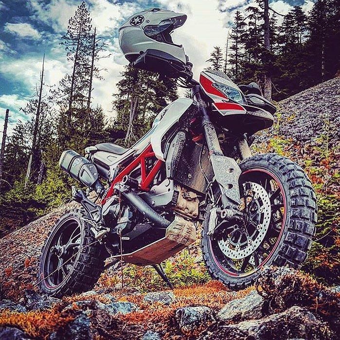 smcbikes's tweet photo. Just WOW! :) regram @motocorsa
#DontMoveToOregon… There’s nothing to do here. #ducati #hypermotard #smcbikes … https://t.co/7JsX3nhGBX