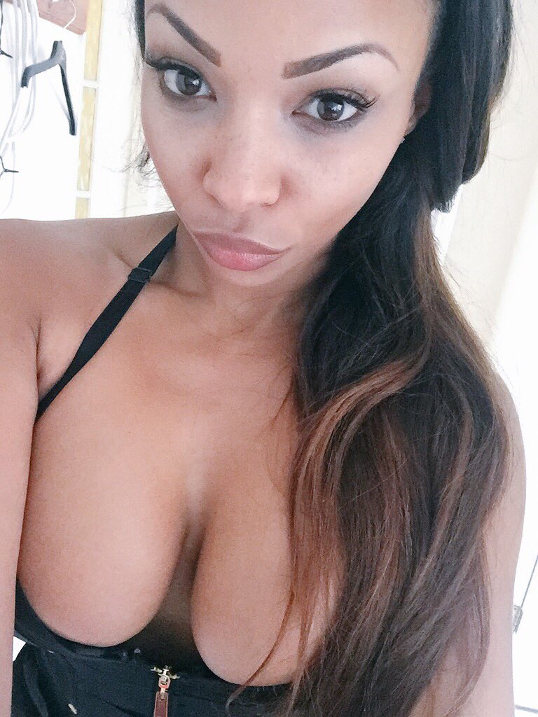 goddessrubys's tweet photo. #BTS #fetish #uktickling #tickling #fetish #clips #ebony @Hot_Girls_247 @Hot_Babes_420 https://t.co/uGR6vIImud