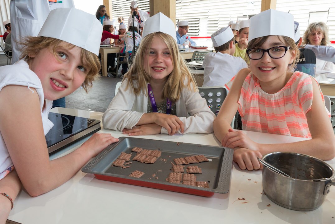 Swiss_Pavilion's tweet photo. Last day to learn how to make chocolate at the #SwissPavilion! #ChocoAtelier in 1 hour https://t.co/9hxQ8Tl8Tm https://t.co/Rvo94hBgur