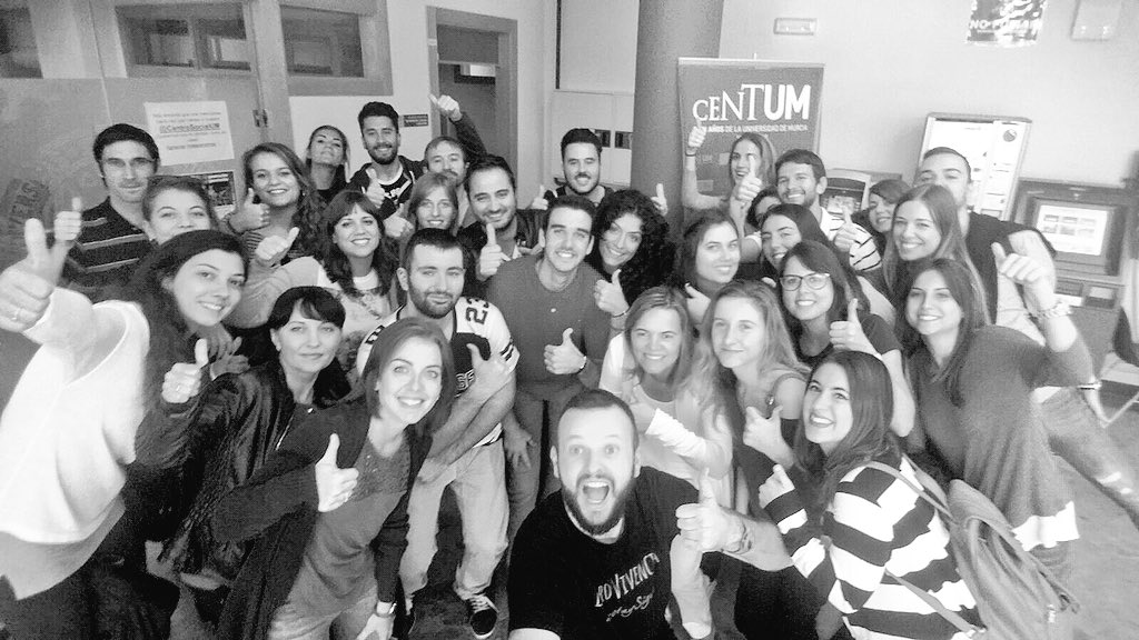 ImproVivencia's tweet photo. Hoy acaba el taller de Cómo hablar en público a través de la Impro en @umnoticias @CentroSocialUM @coieum 
#TodoOK https://t.co/MwE1GU0iXu