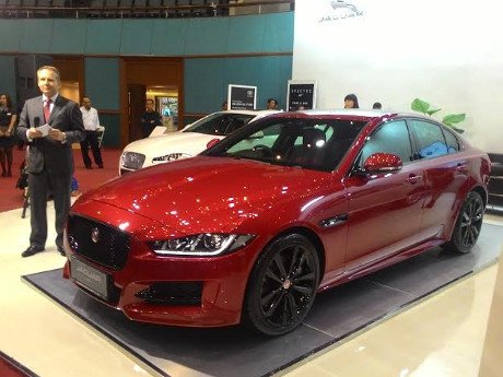detikcom's tweet photo. Di Indonesia Jaguar XE Resmi Dibanderol Rp 1,099 Miliar https://t.co/M7xe7QyCMl via @detikOto https://t.co/WgCzrPZRbf