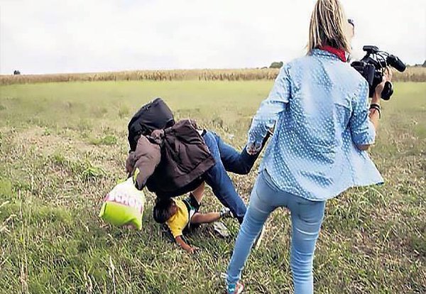Bir gün kucağında çocuğunla ülke ararken ayağına çelme takılmasını istemiyorsan vatanına sahip çık ...