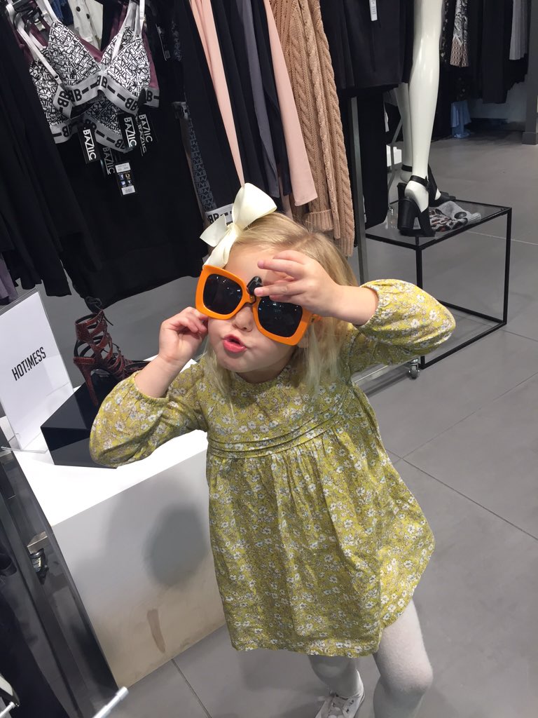 Susaneweeks10's tweet photo. Happy 5th birthday to my beaut of a granddaughter love u soooo much 😍💖😍 https://t.co/5foDkQmFvt