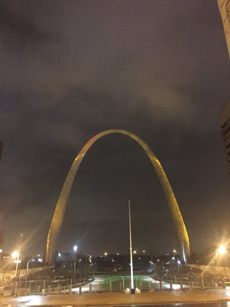 GatewayArchSTL tweet picture