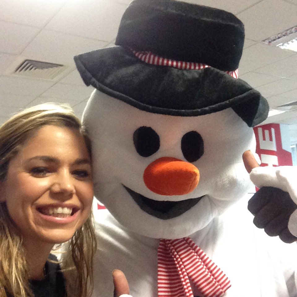 aoifeban's tweet photo. Typical Wednesday in October...taking selfies with Frosty the Snowman @PhotoBox #PhotoBoxMagic https://t.co/GMj01xqwwS