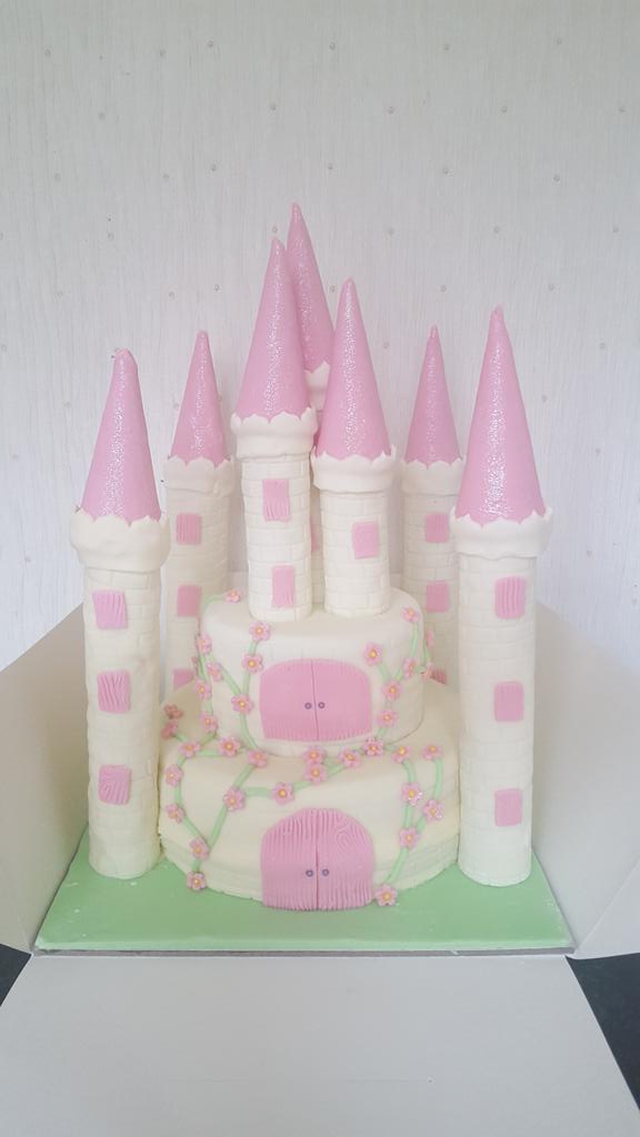 jody0782's tweet photo. For my niece, my first ever #princesscastlecake #birthdaycake #4thbirthdaycake #edibletowers https://t.co/2d3UK6wsJK