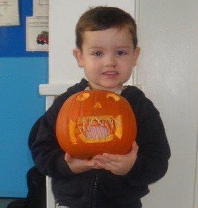 KidsIncUK's tweet photo. Chingford Grasshoppers are getting ready for Halloween #excited #keep the pumpkins coming! https://t.co/qWw0fMOWru