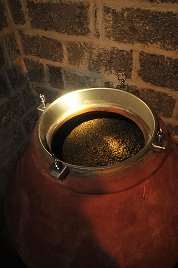ArtenovaInfo's tweet photo. Le Guide de @espressonline #guidaespresso #Eccellenza per Sphaeranera 2013 affinato in #amphorae Artenova #awards https://t.co/W6VXSSP8qi