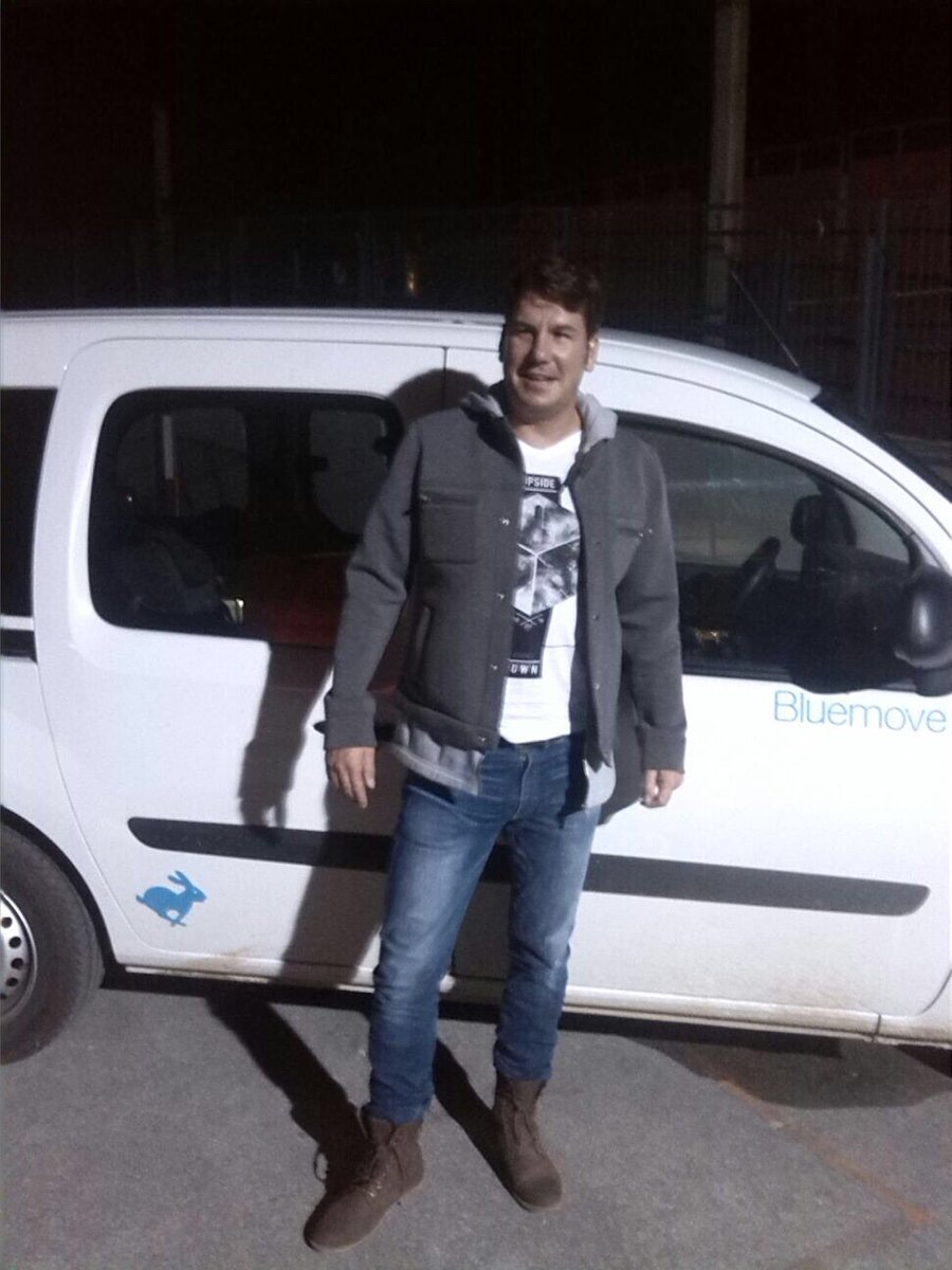 coches669's tweet photo. ¡@_AndyyLucas_ terminan su gira #Másde10 de la mano de @Bluemove!
Ellos te animan a que te hagas #Bluemover. https://t.co/PK63vTDKW0