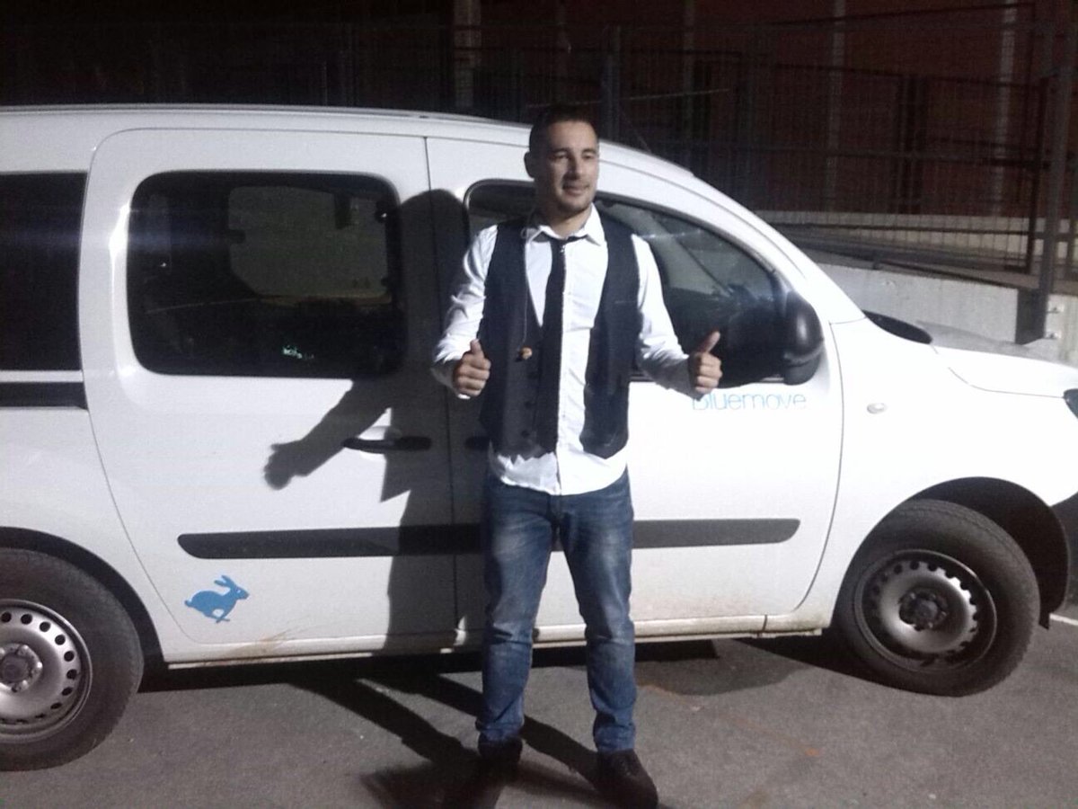 coches669's tweet photo. ¡@_AndyyLucas_ terminan su gira #Másde10 de la mano de @Bluemove!
Ellos te animan a que te hagas #Bluemover. https://t.co/PK63vTDKW0