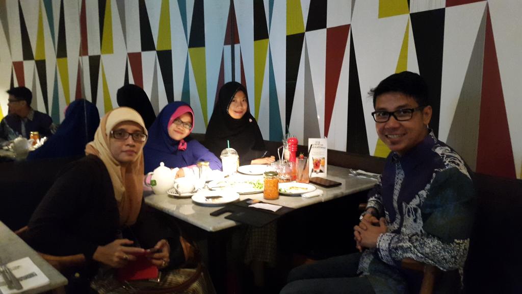 ipphoright's tweet image. Coaching dulu... buat entrepreneur-entrepreneur hebat ini... ibu yang hebat juga...