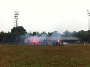 LASKARPAKUAN_'s tweet photo. Suporter PSB Kritik Walikota Bima Arya Saat Piala Suratin https://t.co/o4zinkbF2Z https://t.co/rTKKDQtQ4n