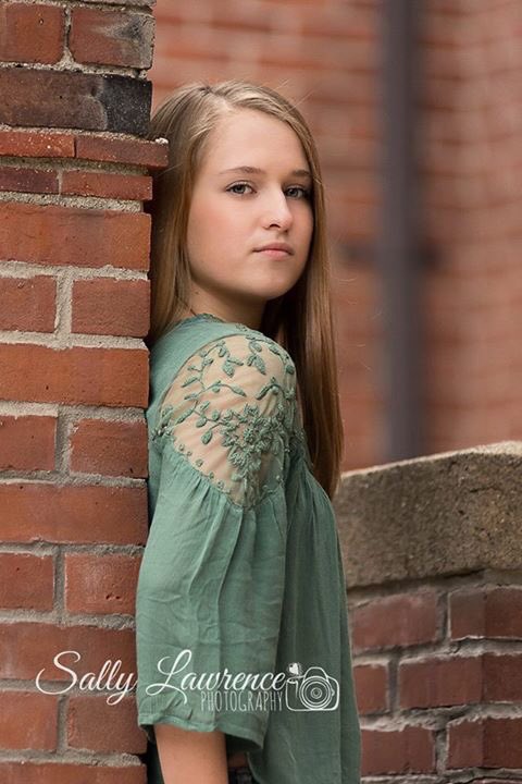 sallysphoto's tweet photo. CLASS of 2017 MODEL @_dblanchard_ fall photo demo #shesabeauty #jrmodel @taunton2017 https://t.co/PAkOlaAIhy https://t.co/RKlxmxAa8G
