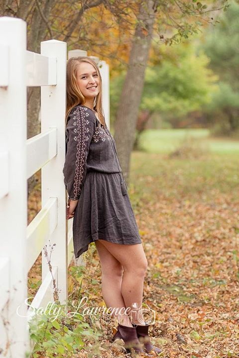 sallysphoto's tweet photo. CLASS of 2017 MODEL @_dblanchard_ fall photo demo #shesabeauty #jrmodel @taunton2017 https://t.co/PAkOlaAIhy https://t.co/RKlxmxAa8G